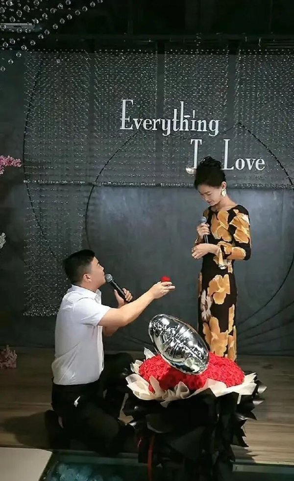 散户配资 西安一网红假求婚被拘留，本人已婚，此前因“婚外情”被约谈警告